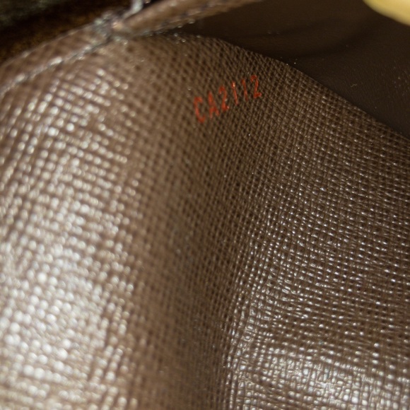 (Sold) Louis Vuitton Sarah Wallet Damier Ebene - Picture 10 of 10